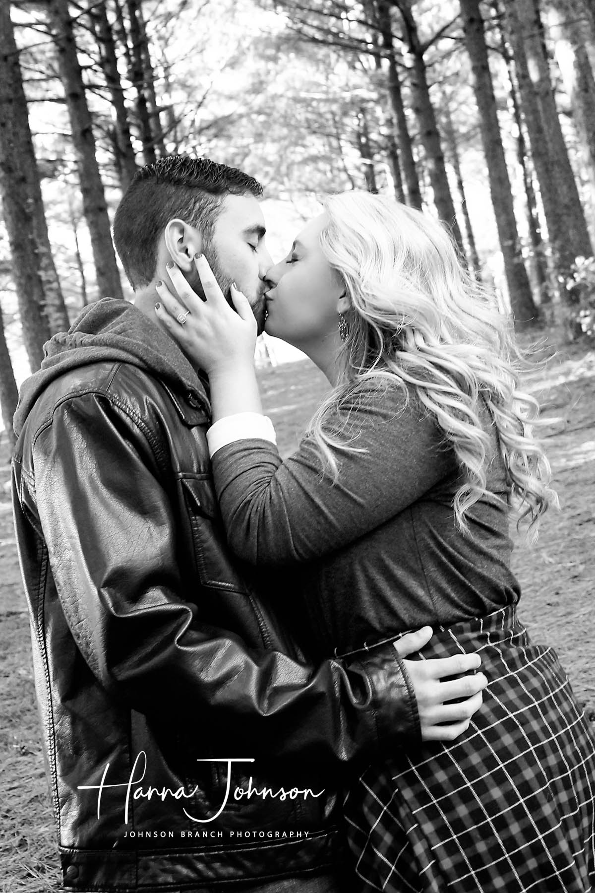 Beautiful black and white engagement photo in lexington, KY
